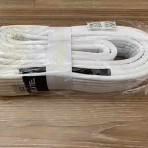 ELITE MARTIAL ARTS BRAND NEW WHITE UNISEX BELT